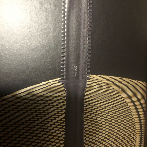 GHD Rise brush. Iconic volumizing! Create stunning blowouts with this pro tool - Picture 2 of 4